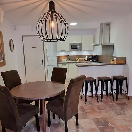 Elegant T2 60m2 Classe 5 Etoiles, Quartier Typique Et Calme, Plages Et Centre A Pied, Parking Prive Collioure